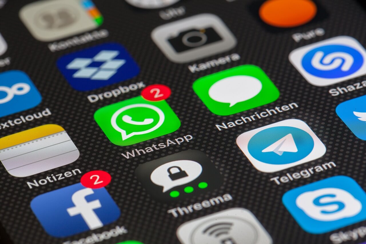 internet-3113279_1280 6 Reasons Why You Need to Replace Your Live Chat Support with a Facebook Messenger Bot